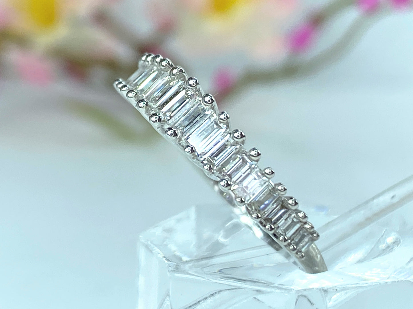 18K white gold Graduated Baguette Diamond Cathedral set ring 4.1g s7.75 JR9662