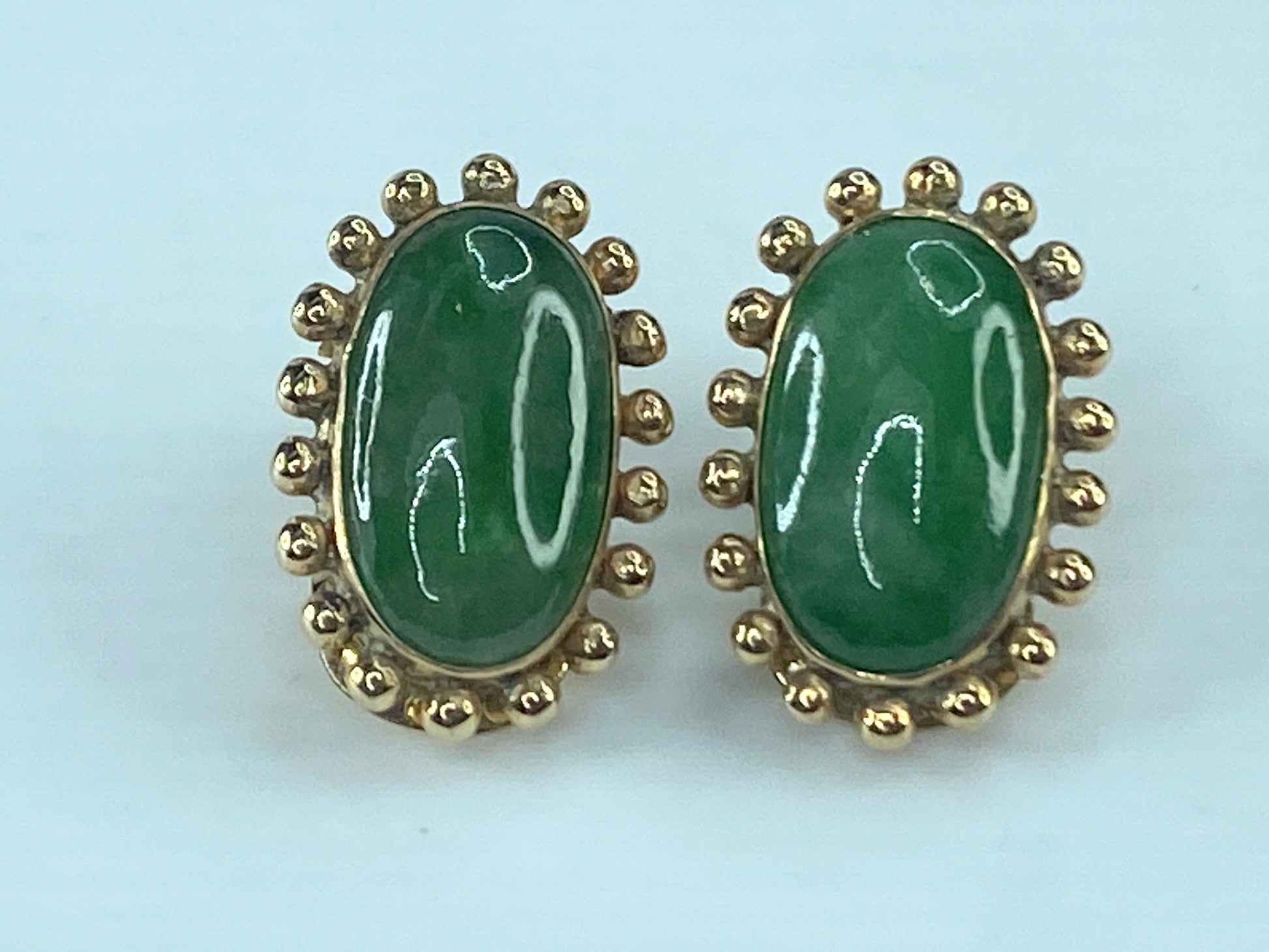 c1960s 14K Yellow Gold Jadite & gold bead Clip-On Earrings 5/8" x3/8" 4.6g JR482
