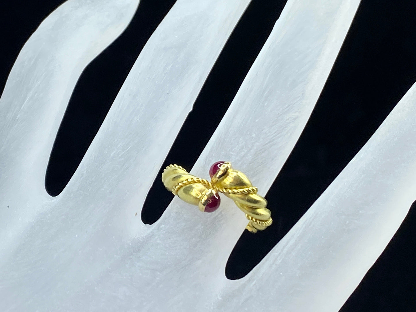 Tiffany & Co. 18K gold Ruby Bypass rope link wire cable ring