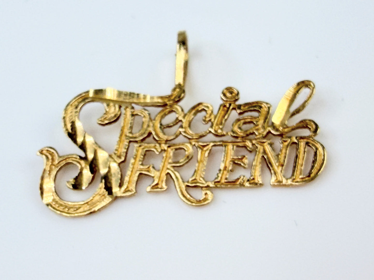 Vintage 14K Gold Special Friend Script Pendant JR1435