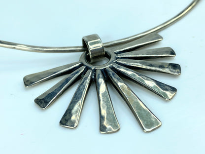 James Avery Sunburst Pendant Hammered Hook-on Neck Wire pouch 26.5g 15"JR916