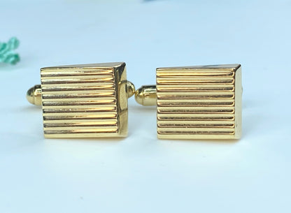 Tiffany & Co. 14K gold ribbed Cufflink w/pouch