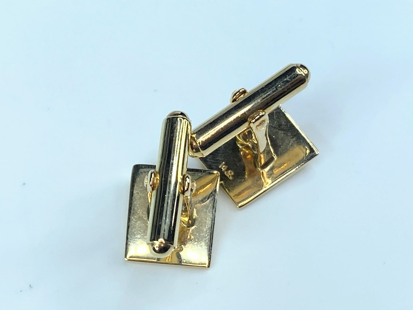 Tiffany & Co. 14K gold ribbed Cufflink w/pouch