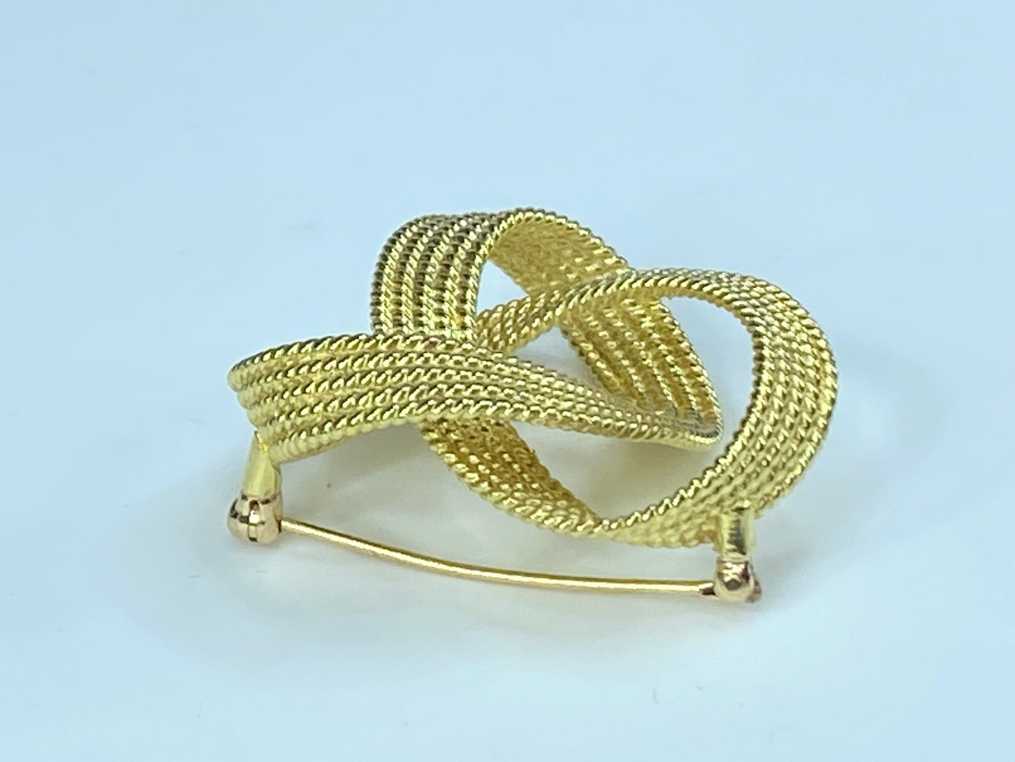 Contemporary Spiral Rope knot solid 18K yellow gold brooch