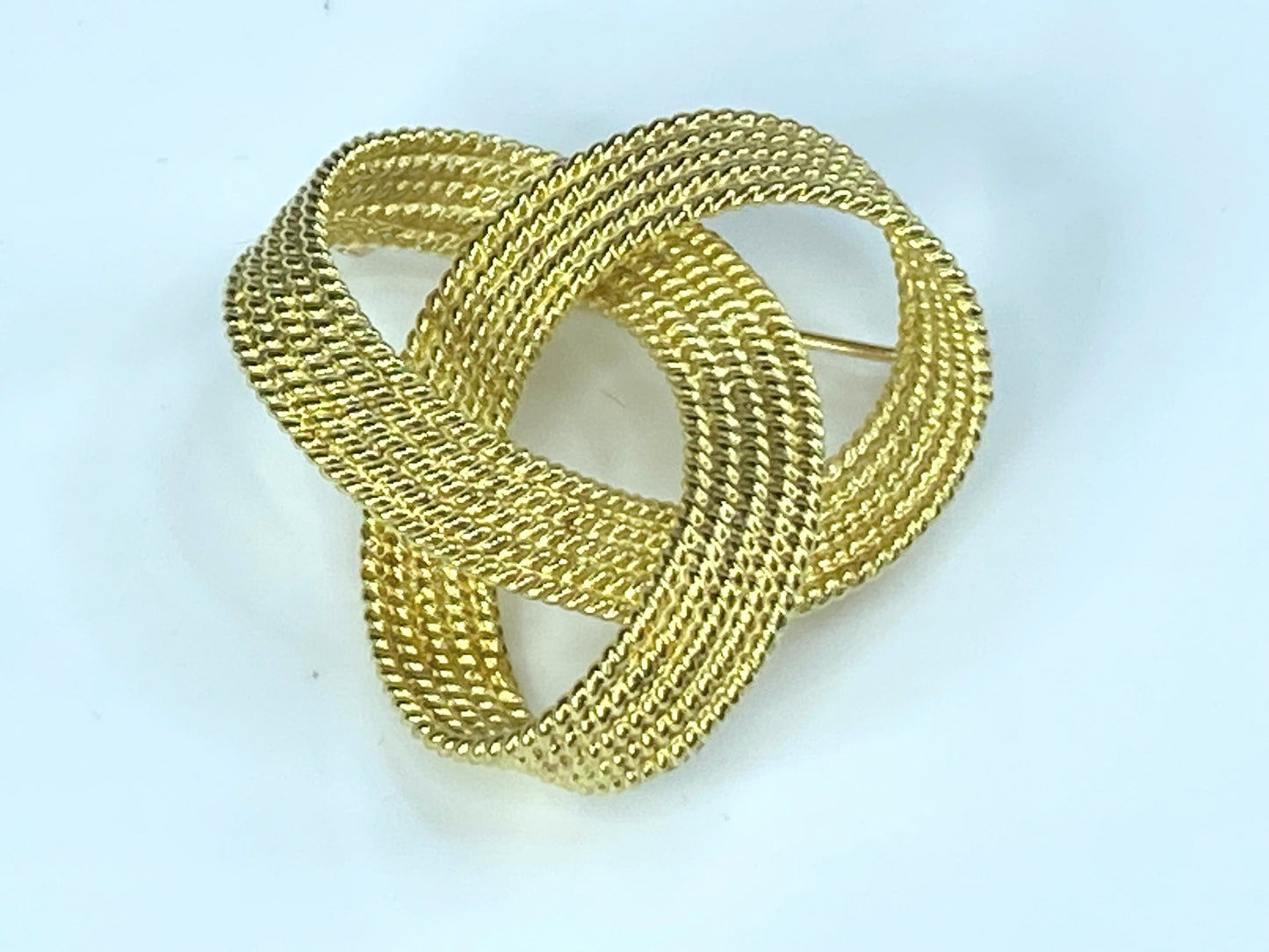 Contemporary Spiral Rope knot solid 18K yellow gold brooch