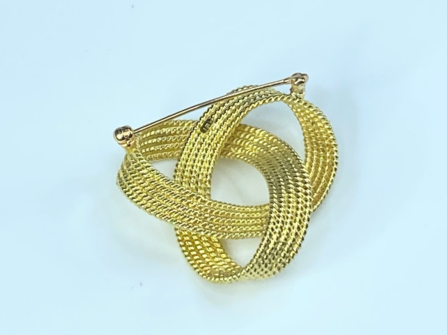 Contemporary Spiral Rope knot solid 18K yellow gold brooch