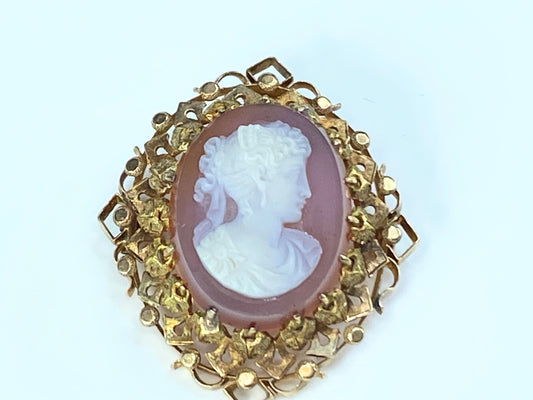 Victorian hand carved Hardstone Cameo delicate detailed brooch in 14K