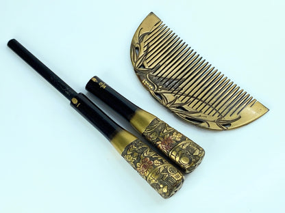 Japanese cased gilt lacquer comb/Kanzashi Meiji period floral spray Signed GS596