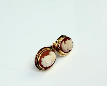 Vintage 14K Gold Shell Cameo Stud Earrings JR1449