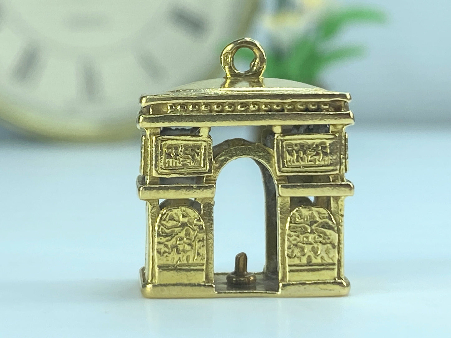Detailed 10K yellow gold 3D Arch De Triomphe Paris Arc charm 6.5g JR492