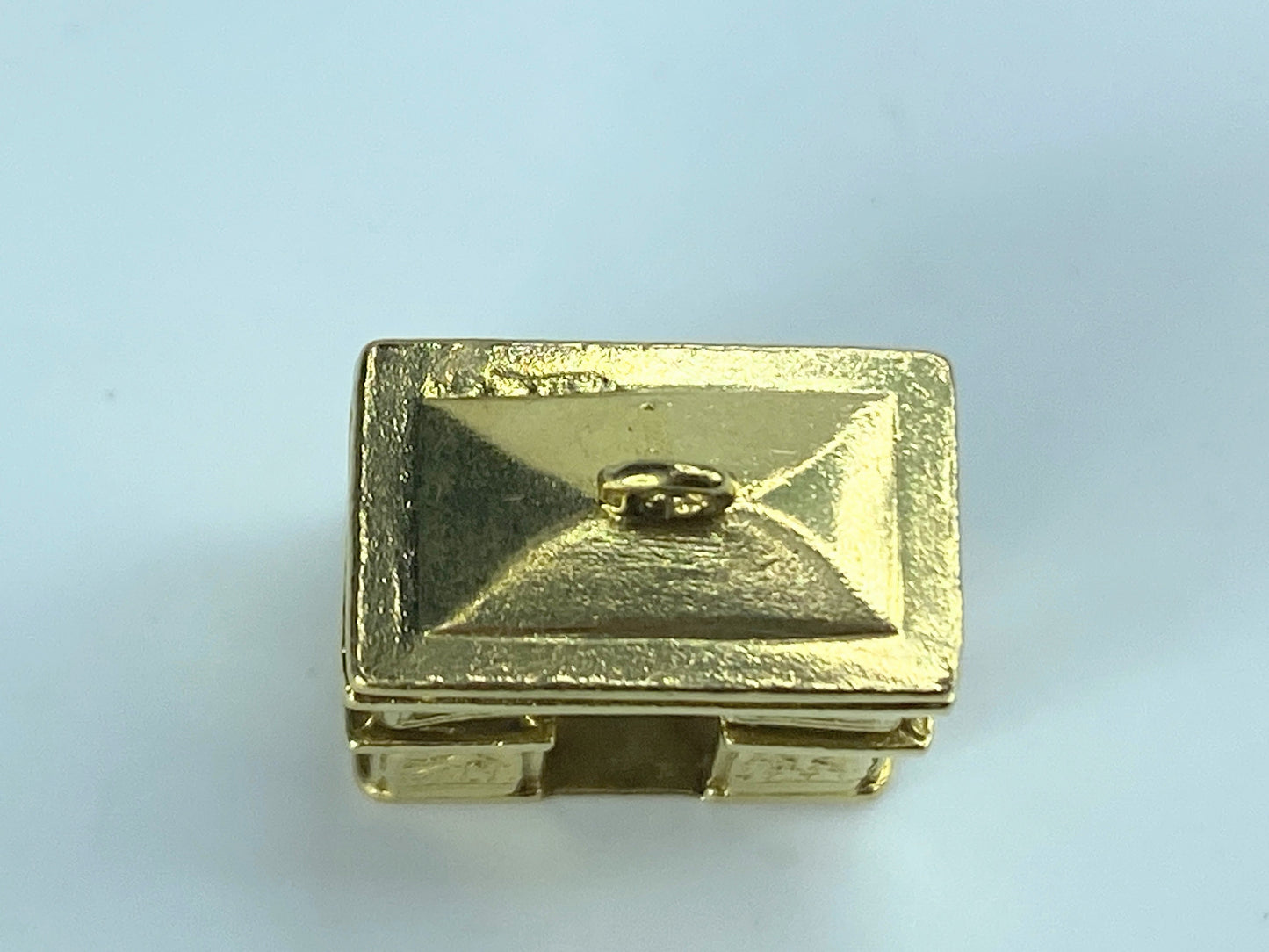 Detailed 10K yellow gold 3D Arch De Triomphe Paris Arc charm 6.5g JR492
