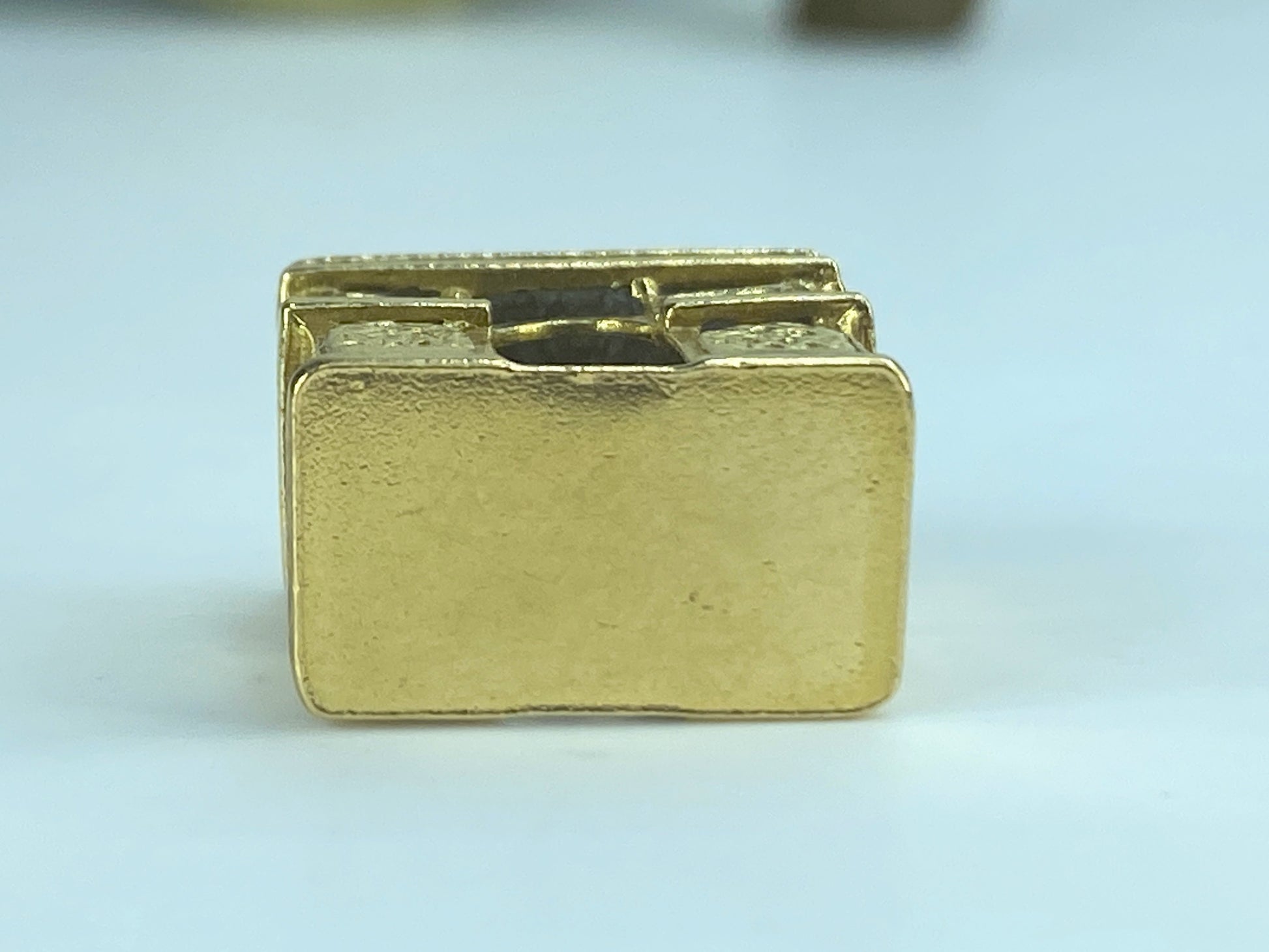 Detailed 10K yellow gold 3D Arch De Triomphe Paris Arc charm 6.5g JR492