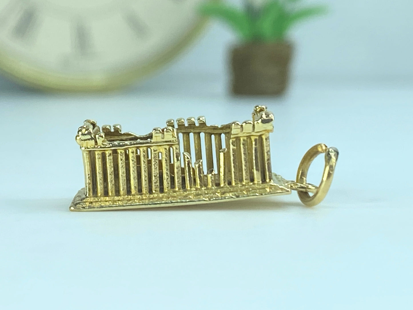 Detailed Greek Parthenon Vintage Charm 18K Gold Three-Dimensional 4.2g JR493