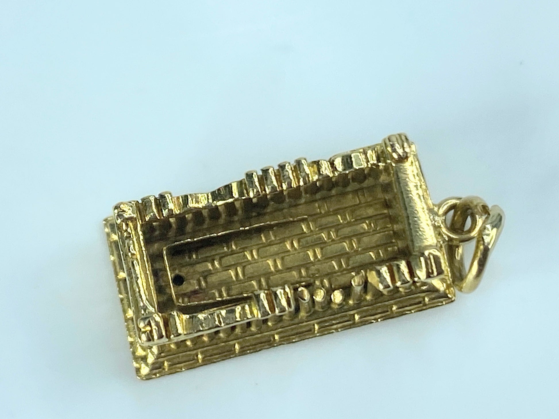 Detailed Greek Parthenon Vintage Charm 18K Gold Three-Dimensional 4.2g JR493