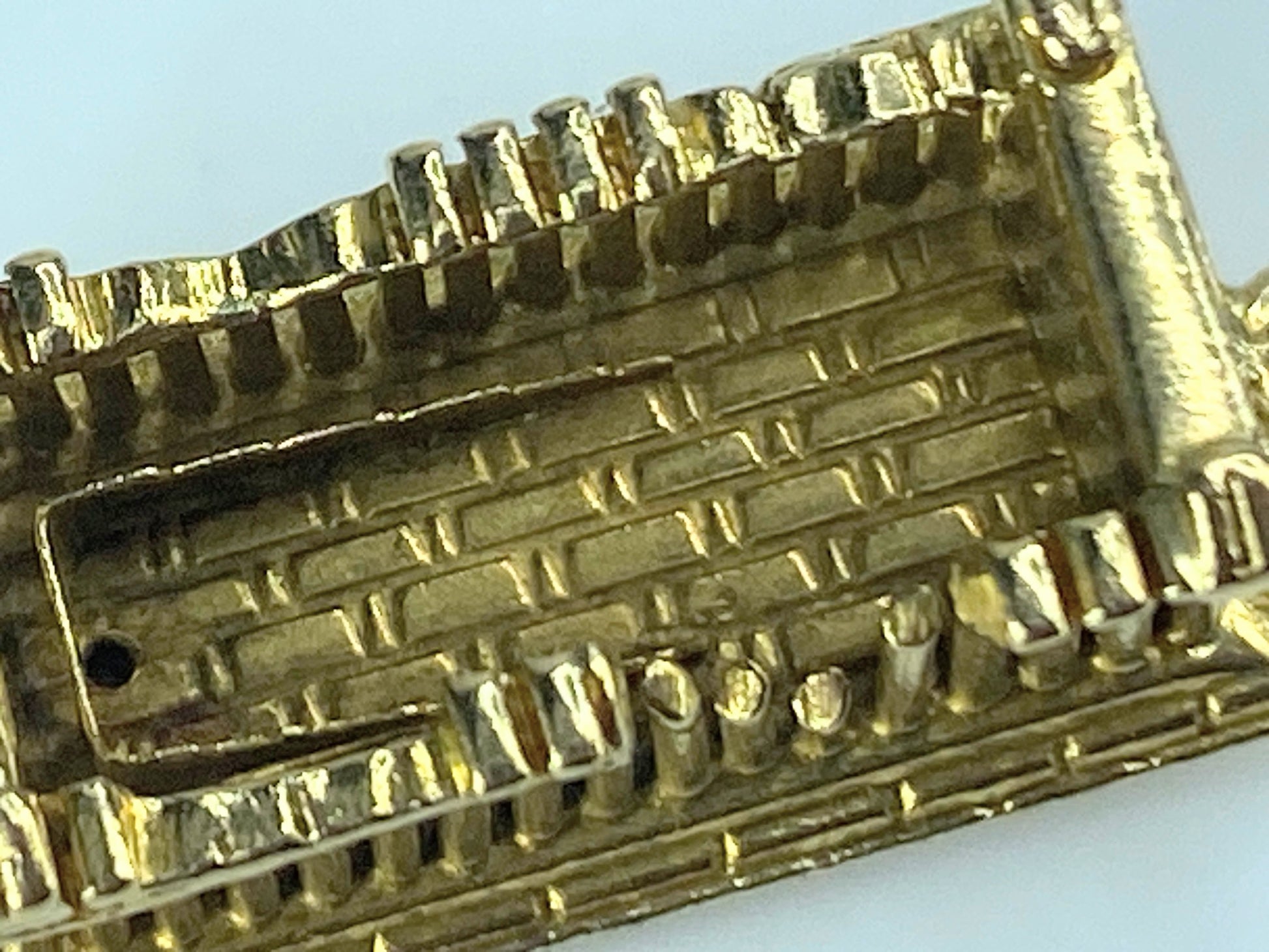 Detailed Greek Parthenon Vintage Charm 18K Gold Three-Dimensional 4.2g JR493