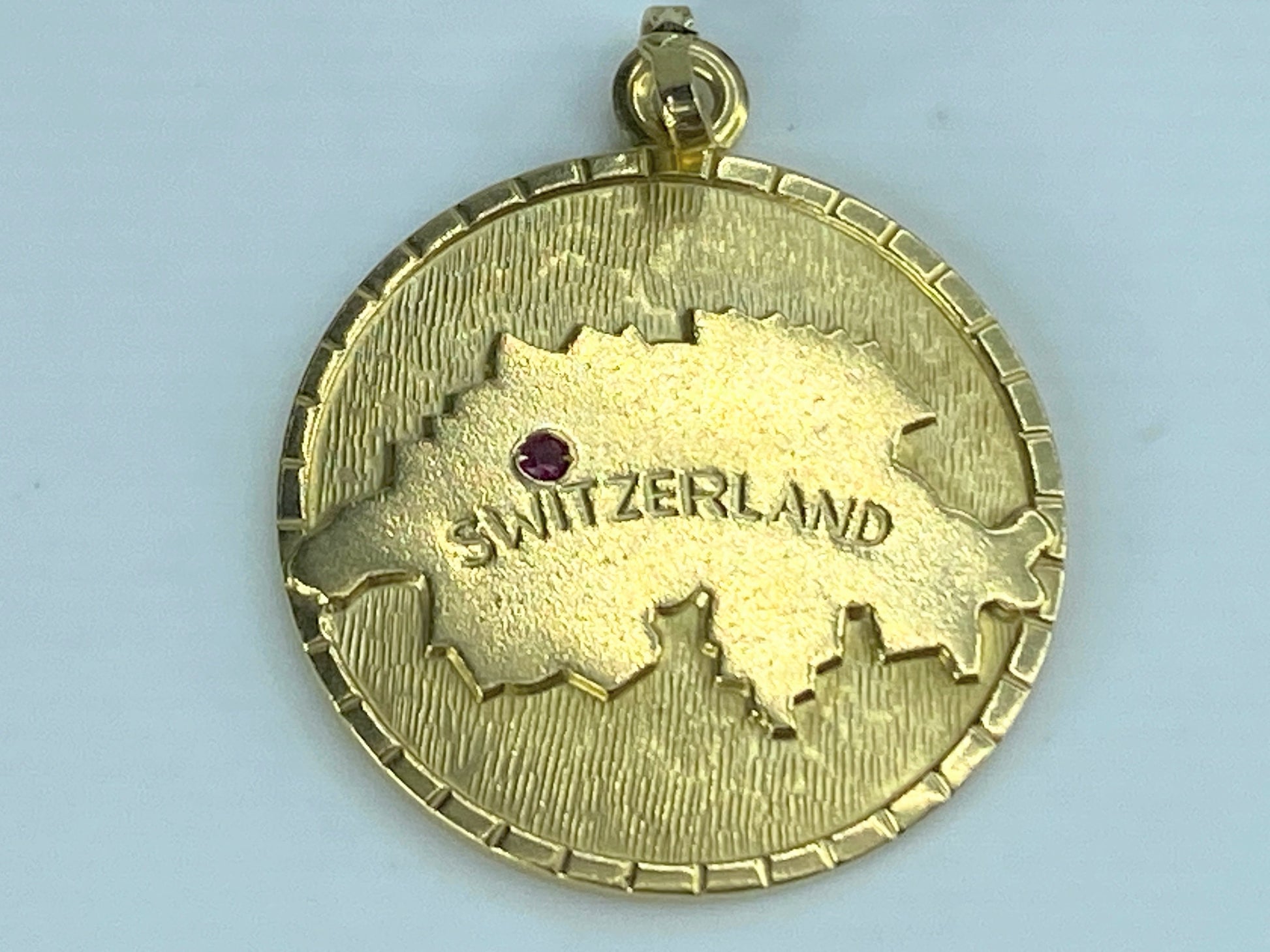 Switzerland Ruby 18K yellow gold outline Cross Shield pendant charm 5.3g JR525