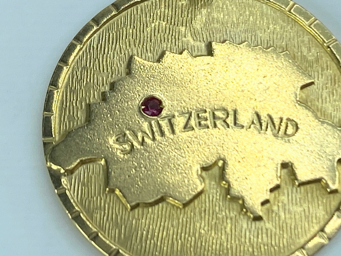 Switzerland Ruby 18K yellow gold outline Cross Shield pendant charm 5.3g JR525