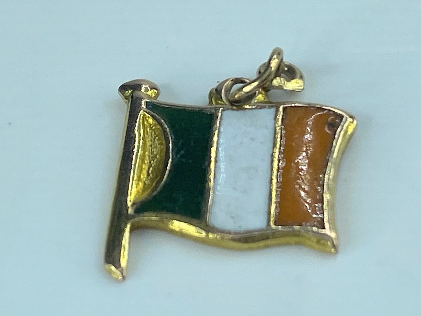 9K English yellow gold Ireland Enamel charm pendant 13mm 1.3g JR530