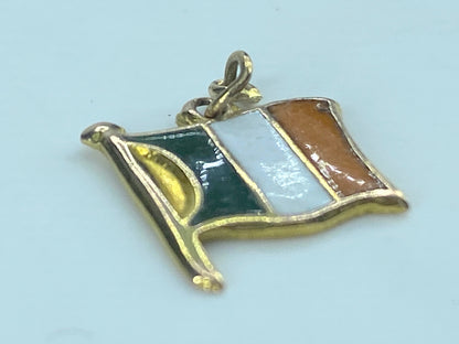 9K English yellow gold Ireland Enamel charm pendant 13mm 1.3g JR530