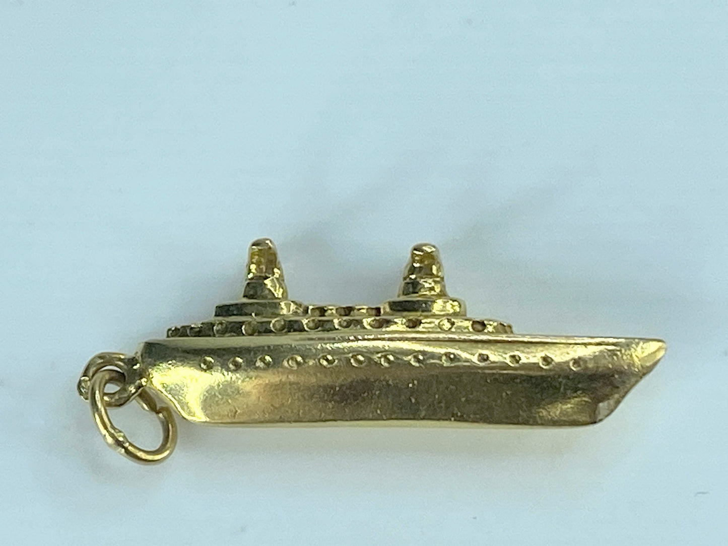 18K yellow gold Ocean Liner cruise ship charm pendant 1 3/8" 4.3g JR532