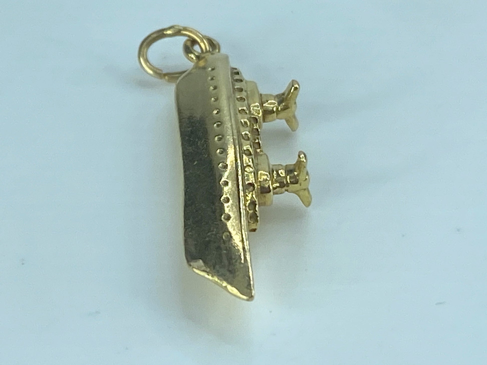 18K yellow gold Ocean Liner cruise ship charm pendant 1 3/8" 4.3g JR532