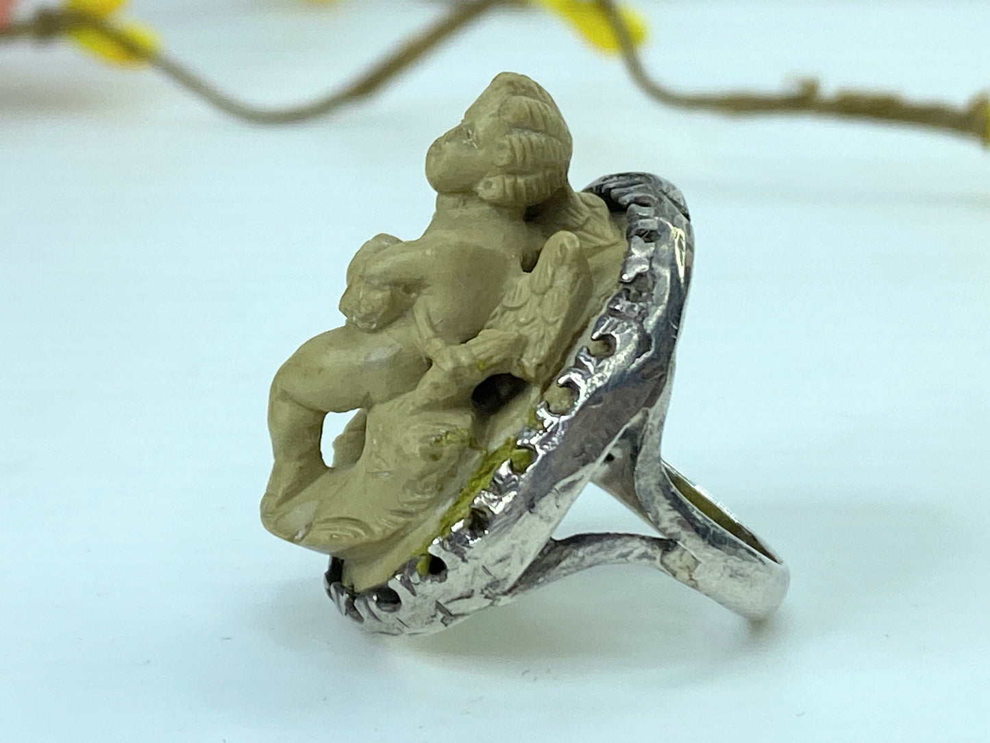 Fine, Victorian sterling silver Carved Lava Stone Putti & Dog ring s6 10g JR922