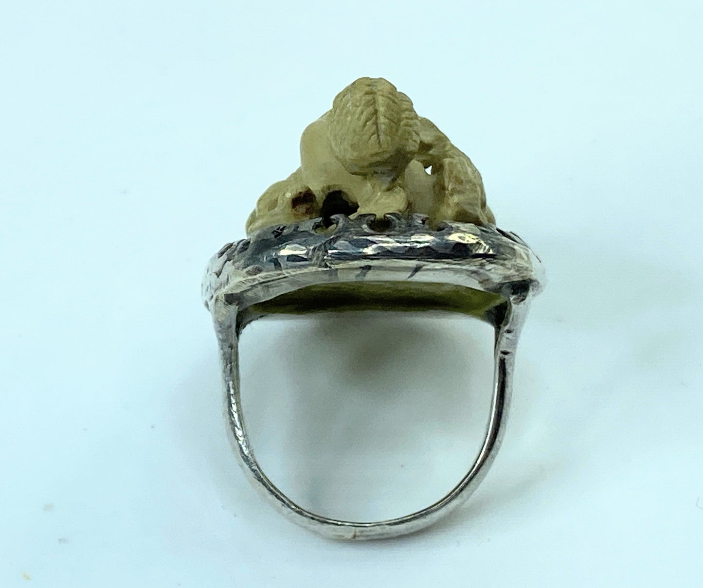 Fine, Victorian sterling silver Carved Lava Stone Putti & Dog ring s6 10g JR922