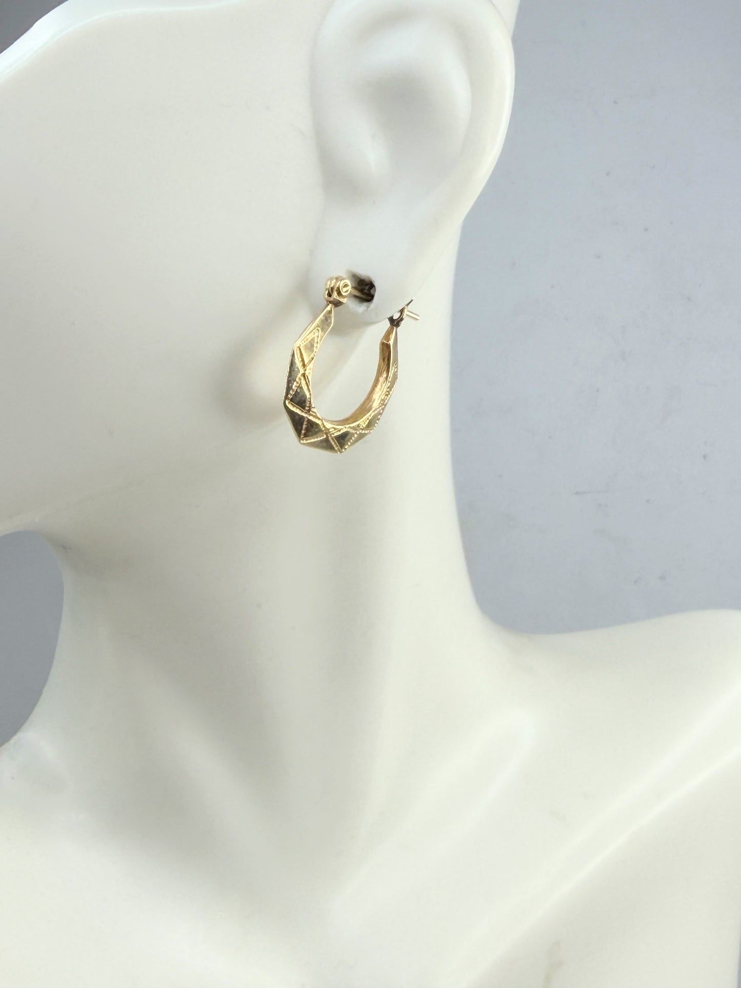 Vintage 14K Gold Geometric Hoop Earrings Textured Faceted Design JR1455