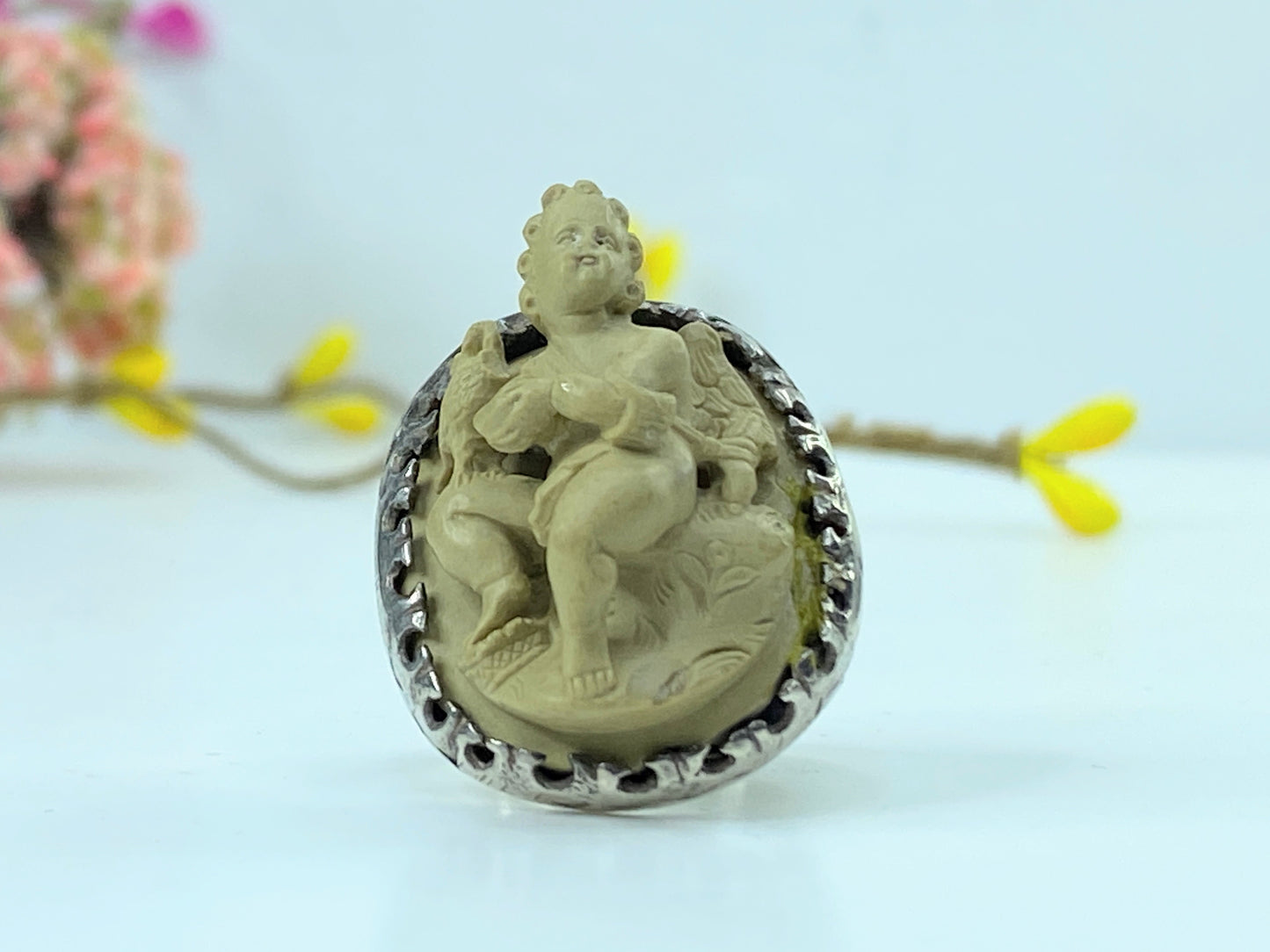 Fine, Victorian sterling silver Carved Lava Stone Putti & Dog ring s6 10g JR922