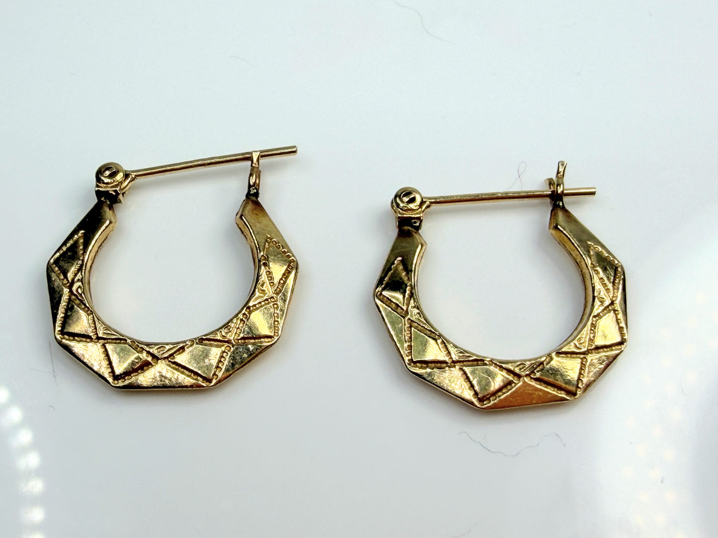 Vintage 14K Gold Geometric Hoop Earrings Textured Faceted Design JR1455