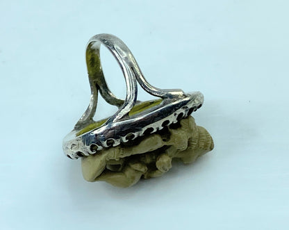 Fine, Victorian sterling silver Carved Lava Stone Putti & Dog ring s6 10g JR922