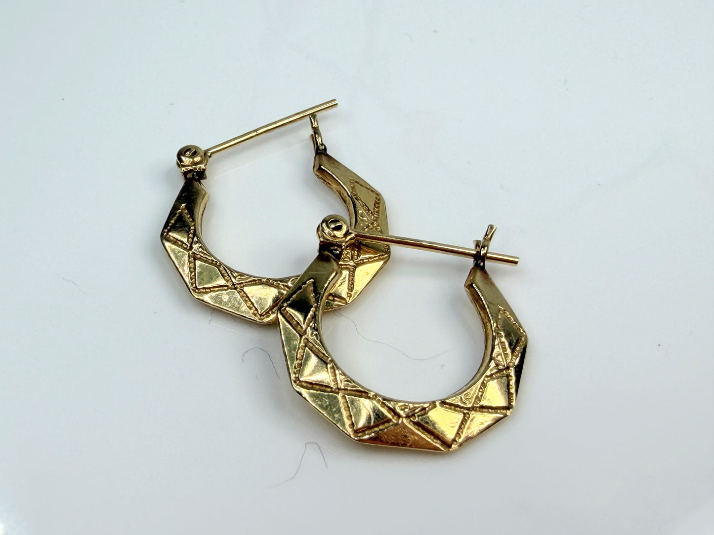 Vintage 14K Gold Geometric Hoop Earrings Textured Faceted Design JR1455