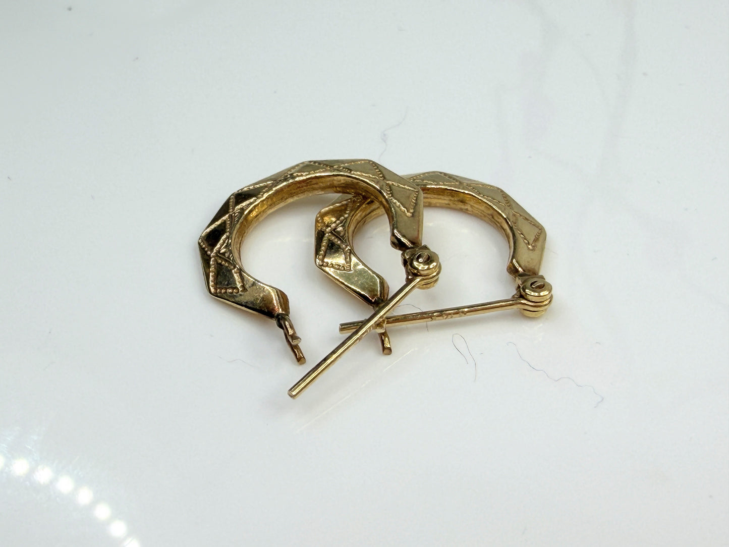 Vintage 14K Gold Geometric Hoop Earrings Textured Faceted Design JR1455