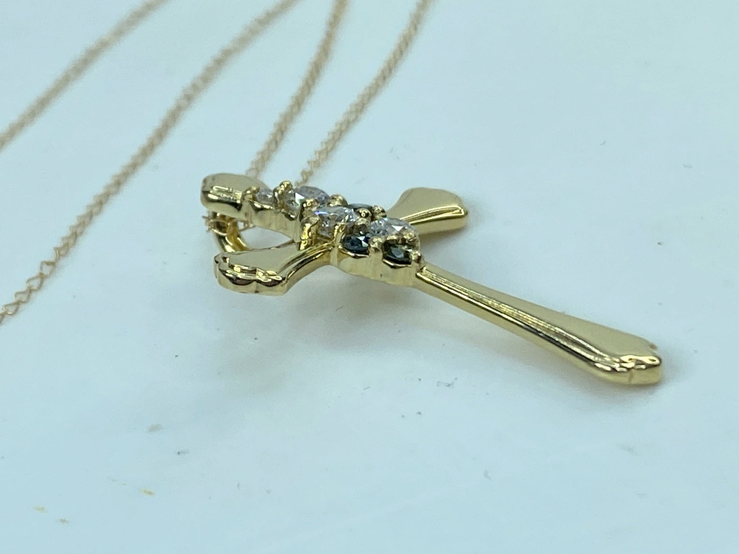 14k 0.3ct White & Blue round brilliant Diamond Cross necklace 2.8g 18g JR923