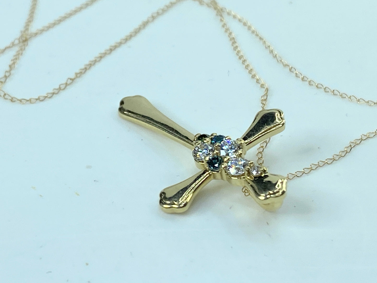 14k 0.3ct White & Blue round brilliant Diamond Cross necklace 2.8g 18g JR923