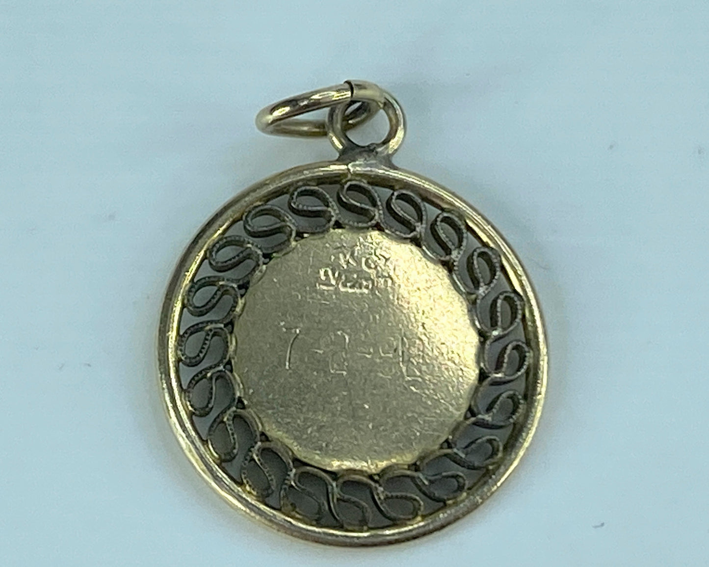 10K yellow gold fancy pendant engraved "Mexico DHS" 23mm x19mm 2g JR535