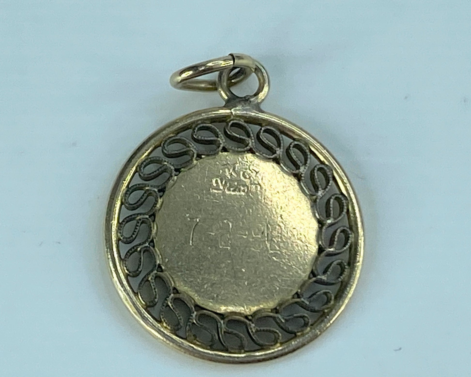 10K yellow gold fancy pendant engraved "Mexico DHS" 23mm x19mm 2g JR535