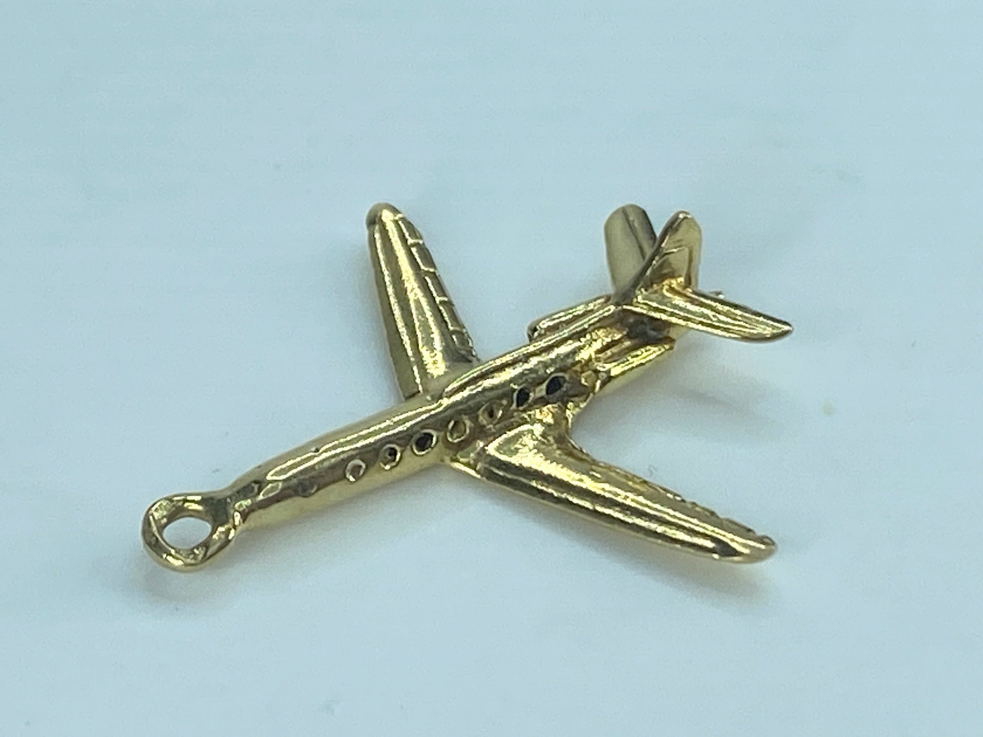 14K yellow gold Aeroplane charm pendant 2.6g 1 1/8" x 1" 2.6g JR536