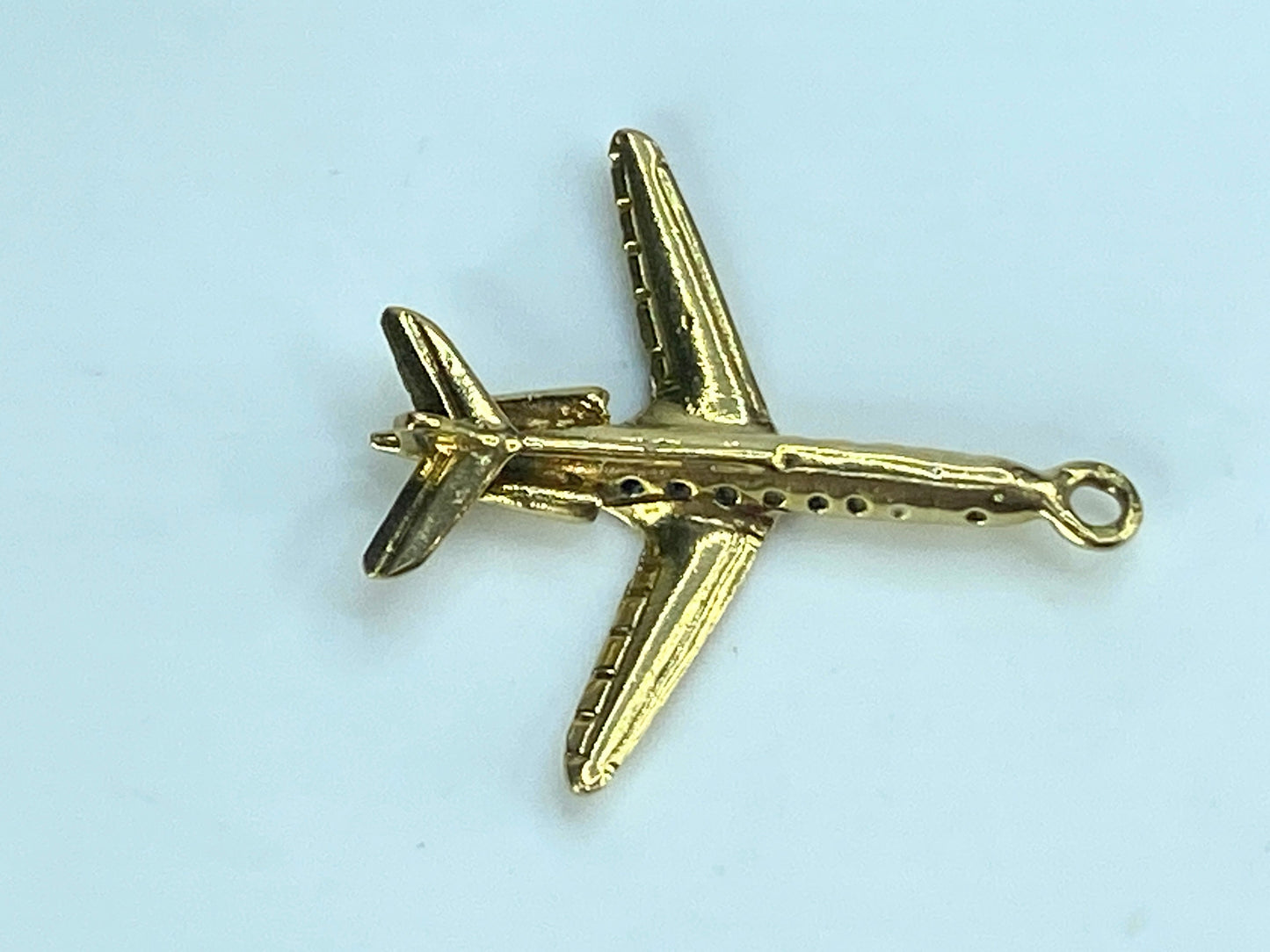 14K yellow gold Aeroplane charm pendant 2.6g 1 1/8" x 1" 2.6g JR536