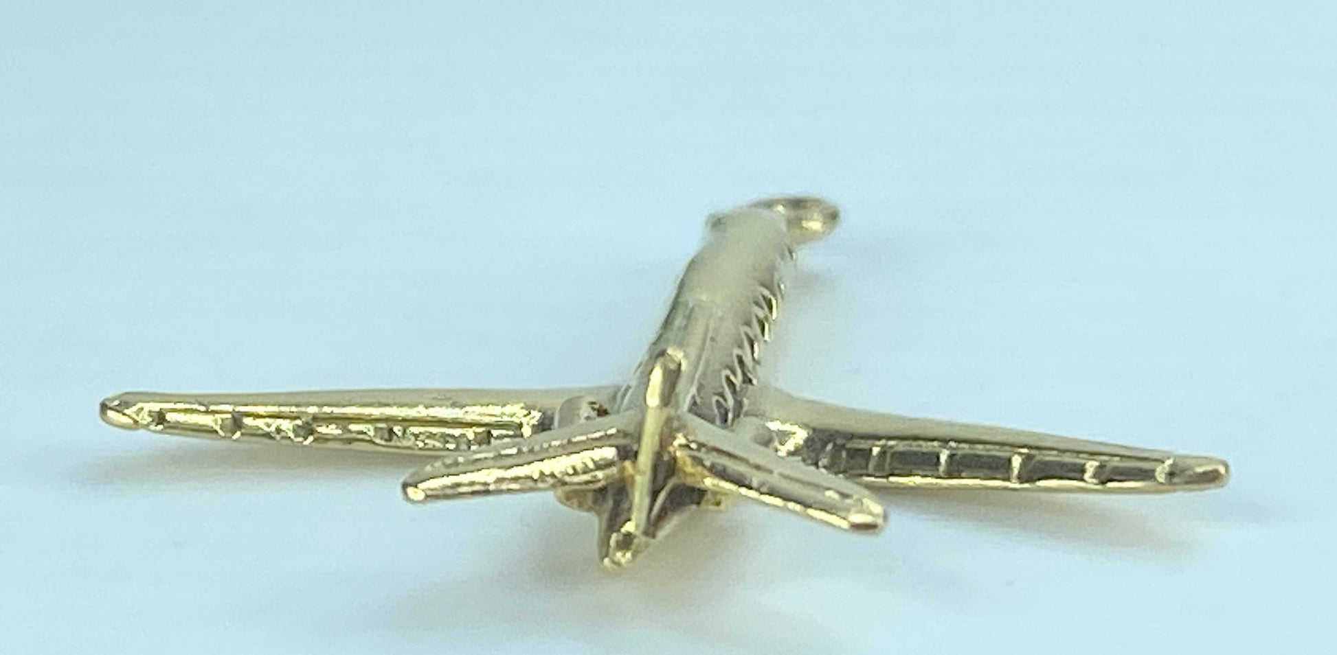 14K yellow gold Aeroplane charm pendant 2.6g 1 1/8" x 1" 2.6g JR536