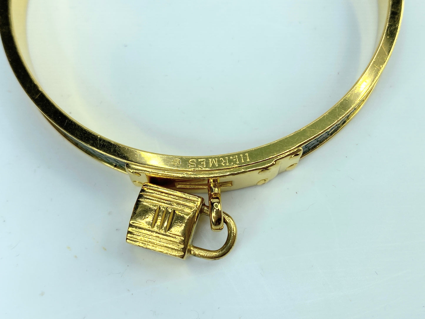 Vintage Hermes Kelly Lock Cadena Green Lizard Skin Gold Plated Bangle 7.5" GS626