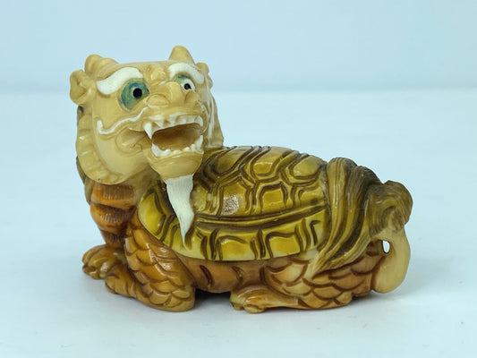 Early century carved Bakelite/Resin Netsuke Polychrome Bearded Dragon 28g GS636