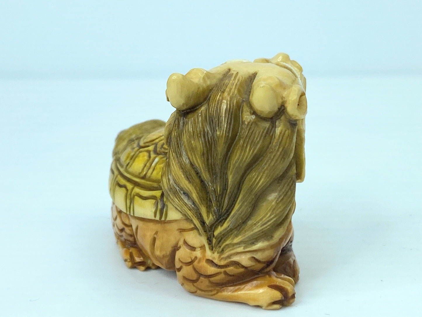 Early century carved Bakelite/Resin Netsuke Polychrome Bearded Dragon 28g GS636