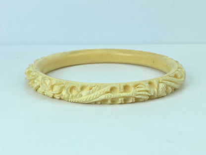 c1920 carved 9.2mm Dragon Resin (Bakelite?) slip on bangle 22.5g 8.5" GS638