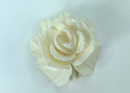 Intricate carved large Rose Resin gold tone brooch 42 x 40 x 23.1mm 16.8g GS639