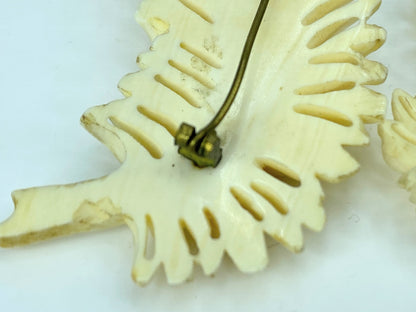 Late 20th century carved Resin Feather motif Brooch Earrings matching set GS643