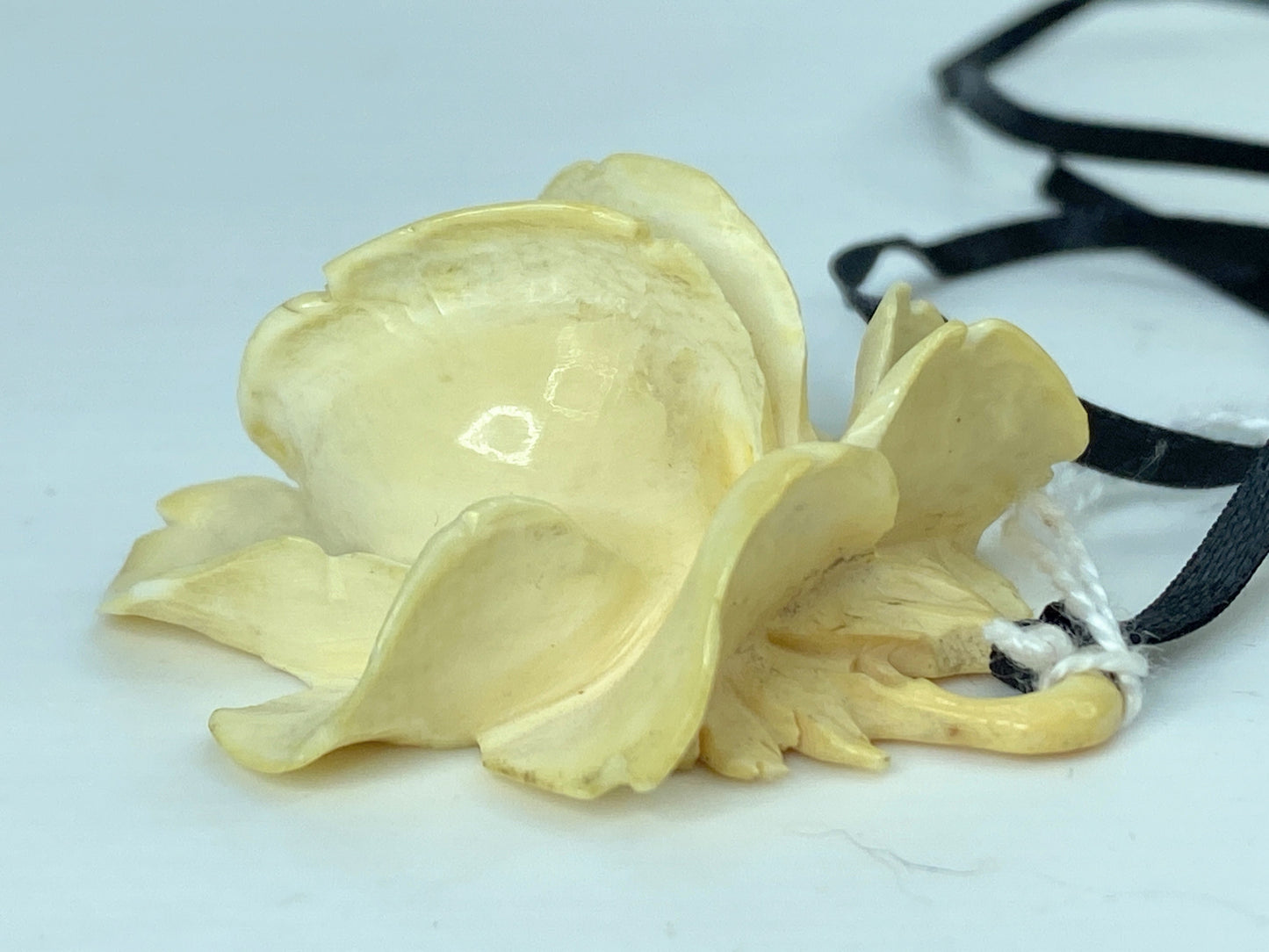 Art Deco carved large Resin/Bone 3D Rose pendant on silk black ribbon 15g GS648