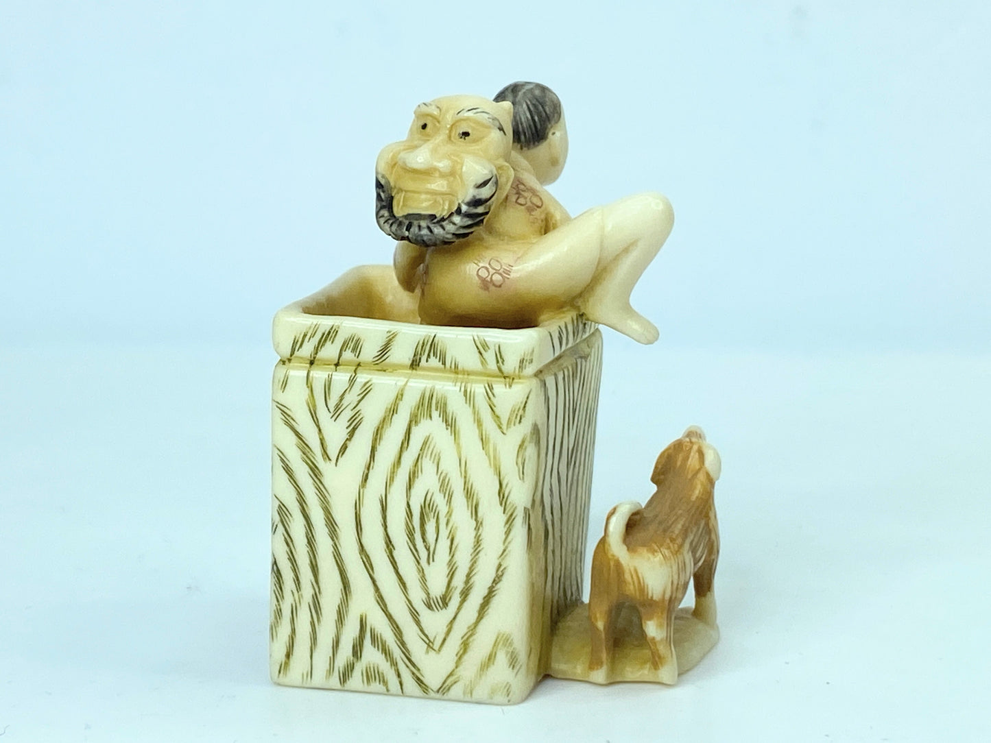 Signed antique carved resin/bone street performer netsuke 1 3/4" x 1 1/4" 26.8g GS650