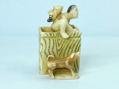 Signed antique carved resin/bone street performer netsuke 1 3/4" x 1 1/4" 26.8g GS650