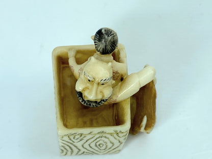 Signed antique carved resin/bone street performer netsuke 1 3/4" x 1 1/4" 26.8g GS650